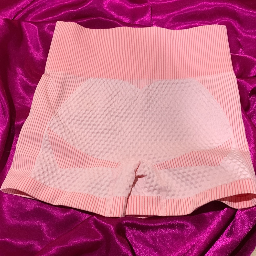 Seamless butt lifting spandex shorts never worn new condition size small